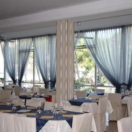 Esperia Beach Hotell