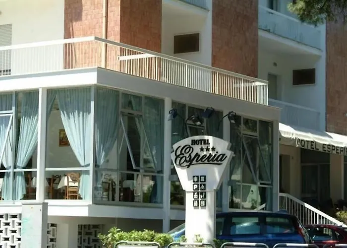 Esperia Beach Hotel 3*